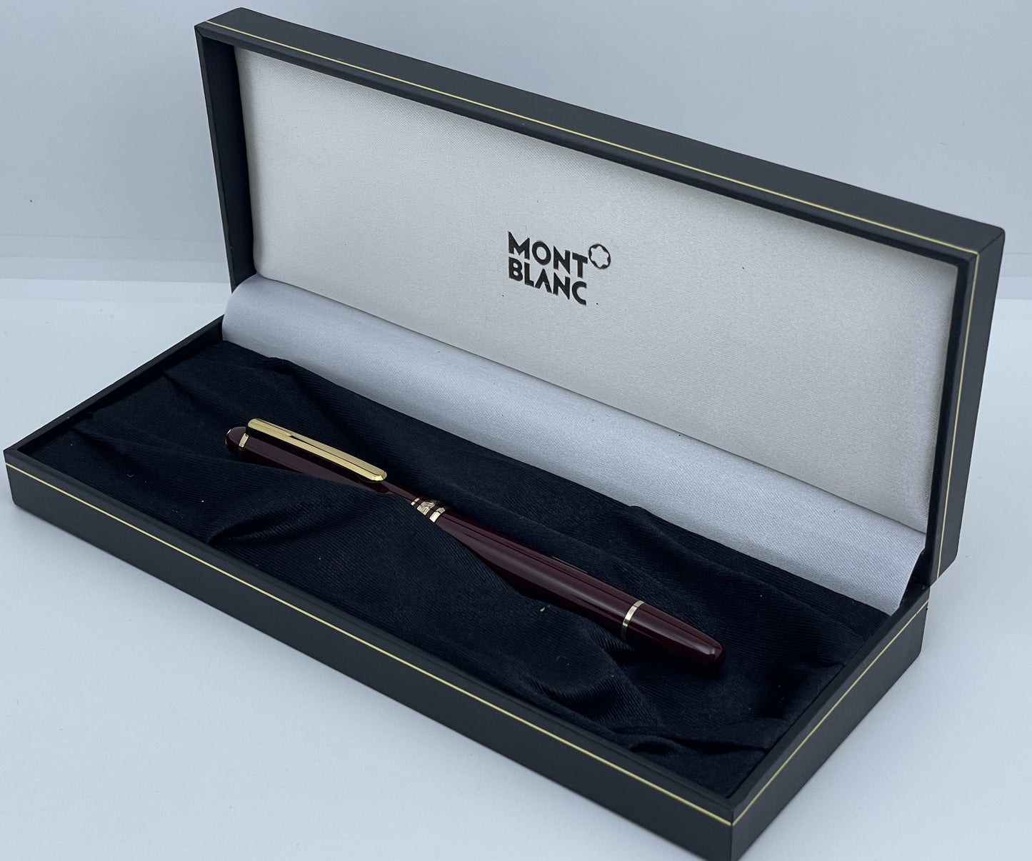 NOS Montblanc Meisterstuck Classique No.144R Burgundy Fountain Pen