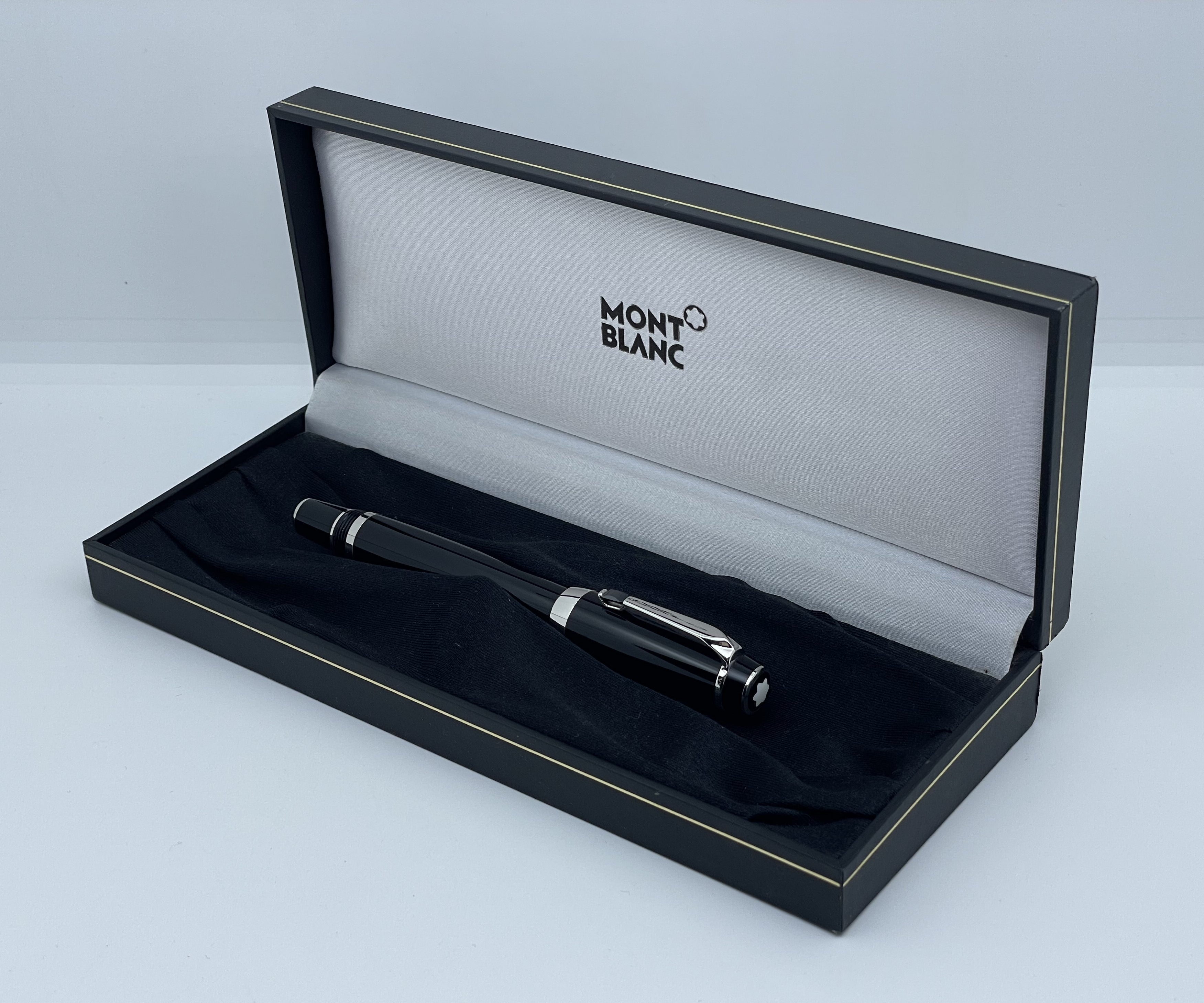 Montblanc boheme noir discount rollerball pen platinum